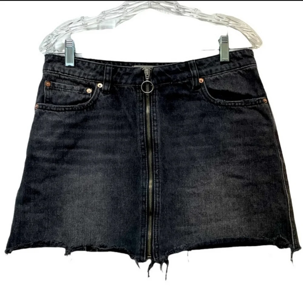 FREE PEOPLE ZIP HAVEN DISTRESSED RAW HEMLINE DEMIN SKIRT EUC SIZE 29 - Picture 9 of 12